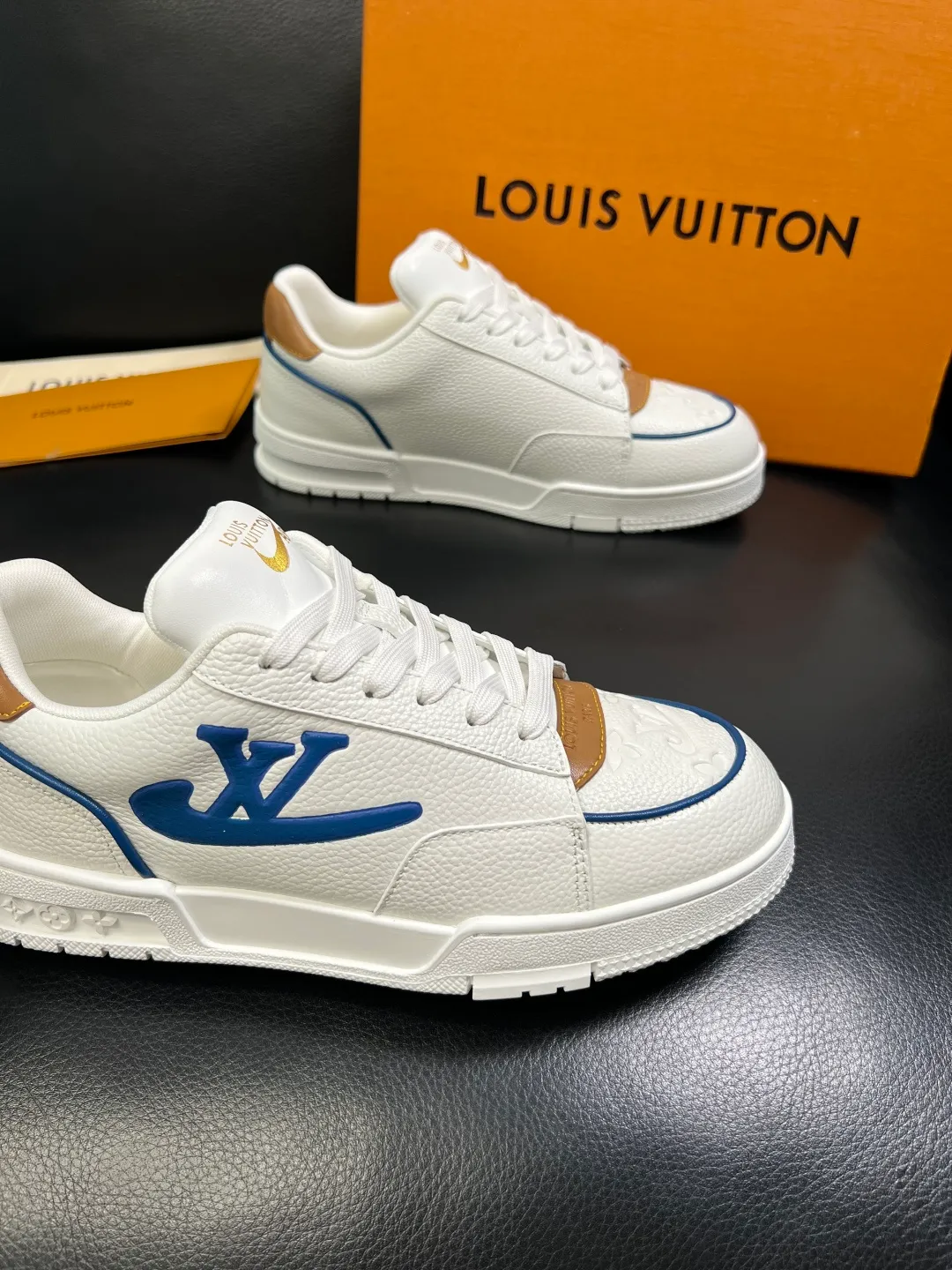 Men's shoes 💰840 Lv high quality top crafts Louis Vuitton, sports sneakers counter synchronization, uppers imported from Italy, high-quality splicing colorful complex crafts, imported mesh pads soft and comfortable, soles: original soles specially provided by the original factory, T men's shoes 💰U exclusive movable molded soles super comfortable, original factory single goods, code number 39-44 (customized 38 45)